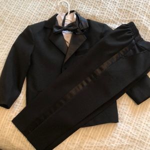 Size 4 Black No Tail Tuxedo